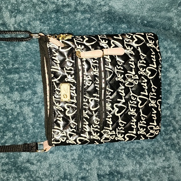 BETSY JOHNSON CROSSBODY PURSE - Picture 2 of 4